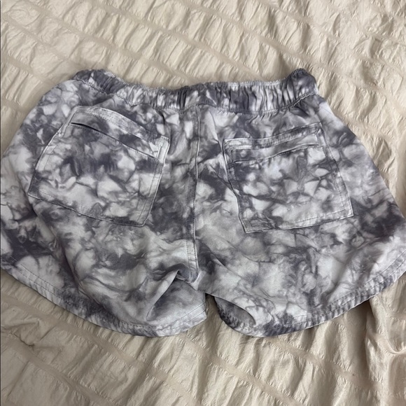Athleta girl’s M 8/10 Gray Tie-Dye Shorts - Picture 4 of 5